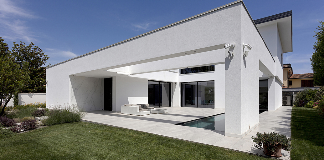 MAXFINE PANELS USED AS INDOOR COVERINGS FOR VILLA FZ IN LIDO DEGLI ESTENSI 