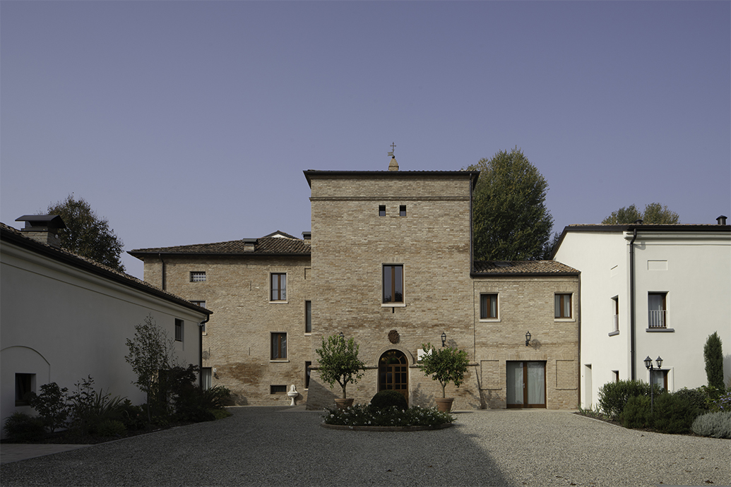 A HISTORIC HOUSE IN THE MODENA AREA IS GIVEN NEW LIFE AFTER A DECADE OF RESTORATION WORK