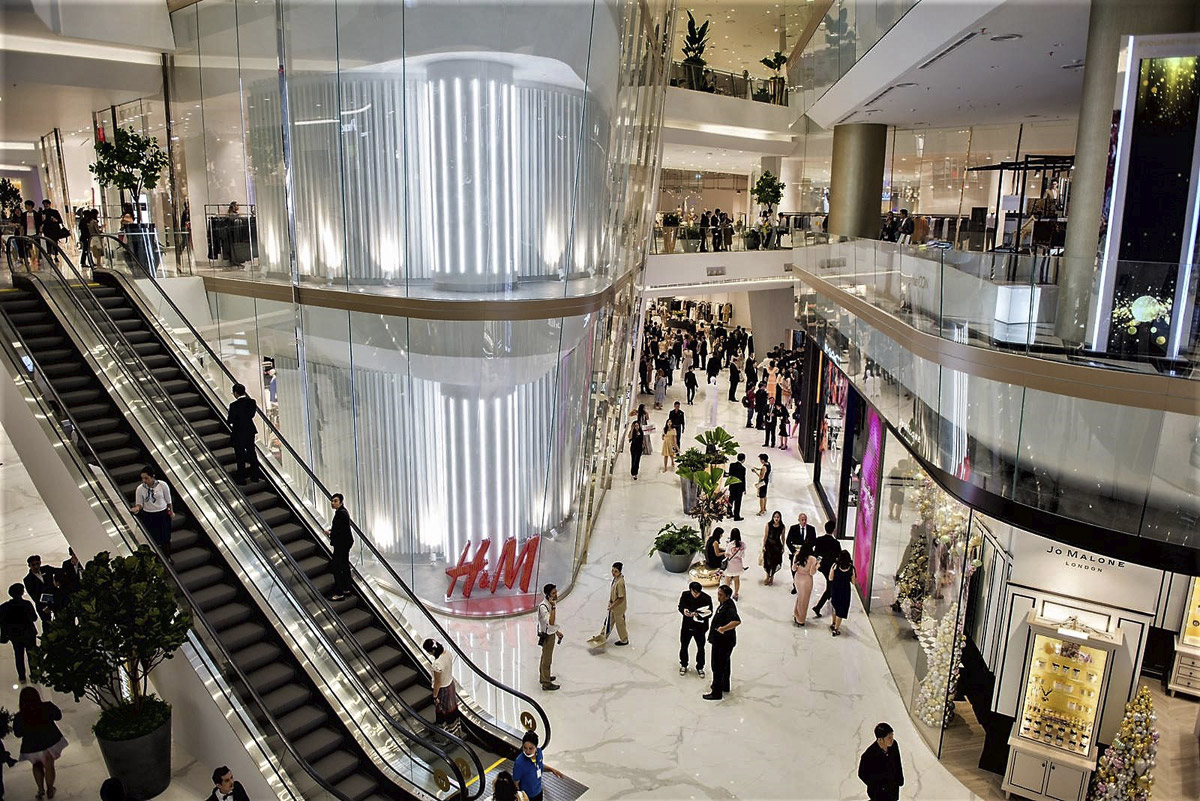 BANGKOK, THAILAND - MAY 4, 2019: LOUIS VUITTON Iconsiam branch. IIconsiam,  is a mixed-use development on the Chao Phraya River Stock Photo - Alamy