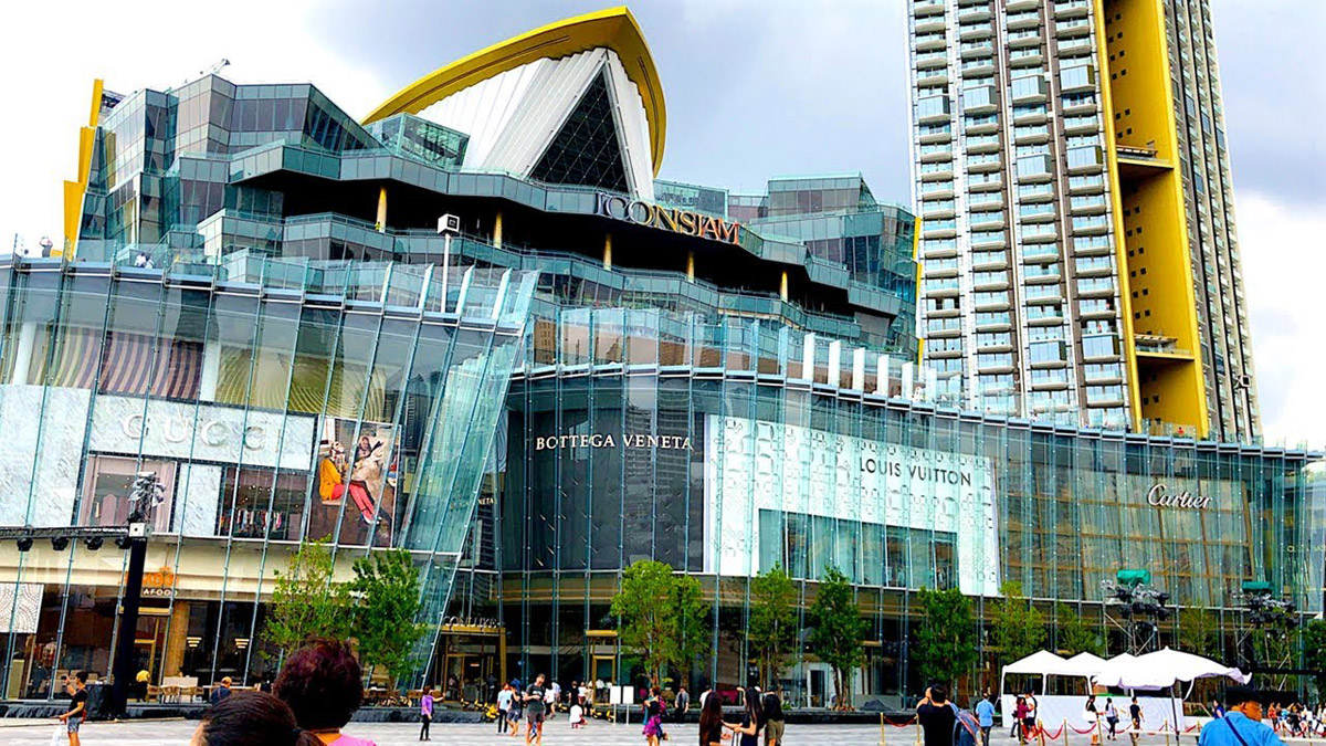 BANGKOK, THAILAND - MAY 4, 2019: LOUIS VUITTON Iconsiam branch. IIconsiam,  is a mixed-use development on the Chao Phraya River Stock Photo - Alamy